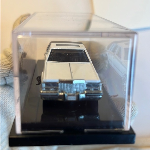 🙌 NWT Gucci x Hot Wheels Cadillac Seville Die-Cast Model Collectible - Picture 7 of 15